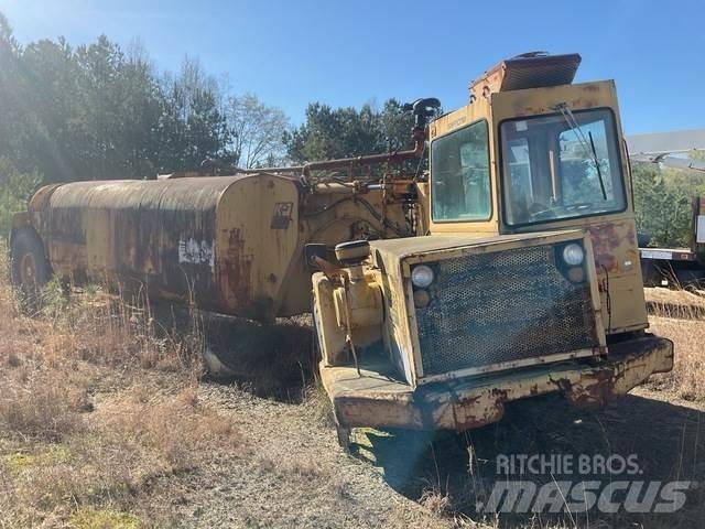 CAT 613B Vesisäiliöautot