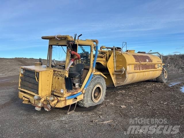 CAT 613B Vesisäiliöautot