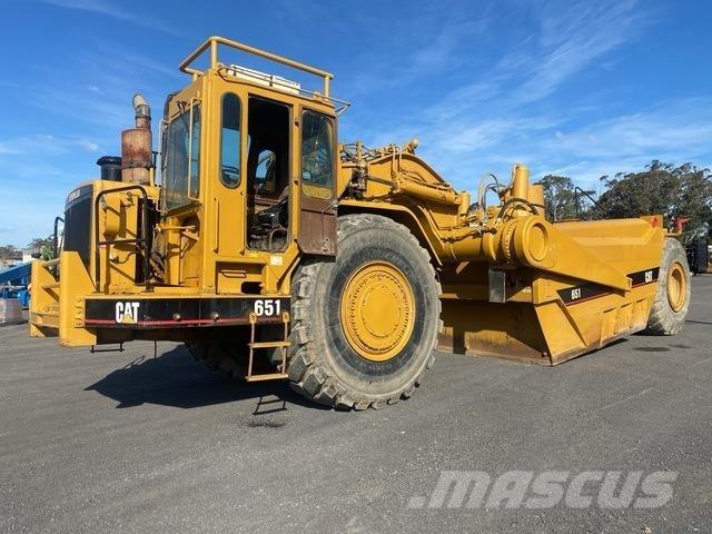 CAT 651 Vesisäiliöautot