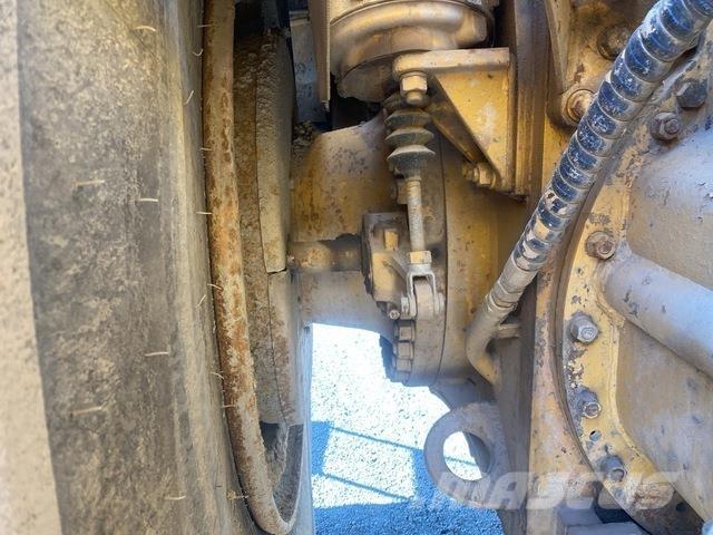 CAT 651 Vesisäiliöautot