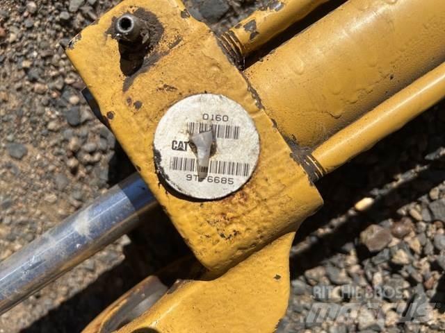 CAT 657E Muut