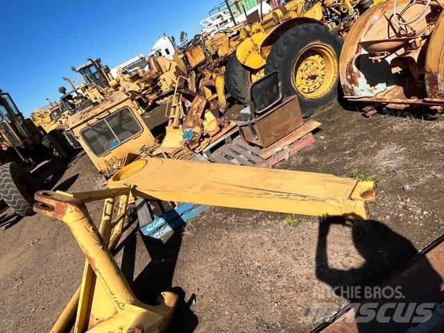 CAT 657E Muut