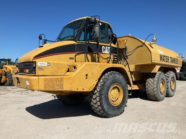 CAT 725 Vesisäiliöautot