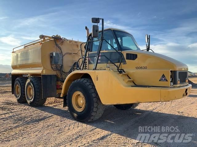 CAT 735 Vesisäiliöautot