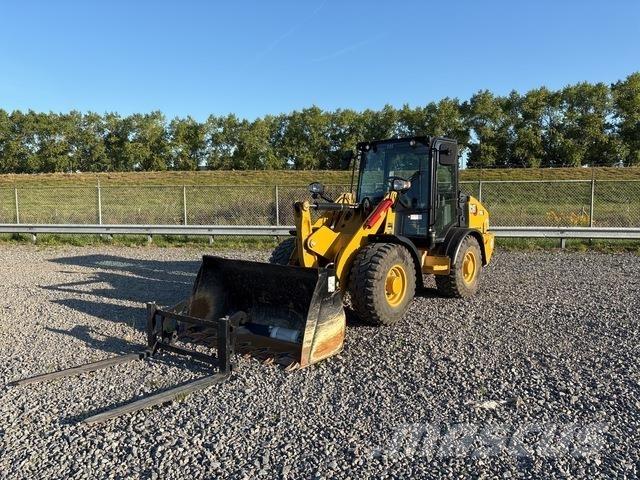 CAT 906 Pyöräkuormaajat