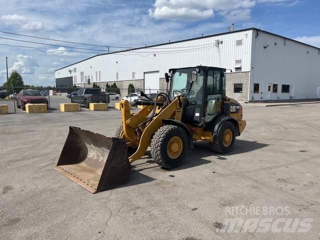 CAT 906M Pyöräkuormaajat