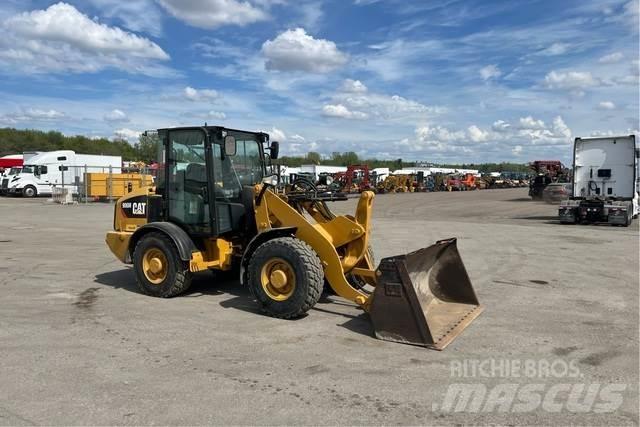 CAT 906M Pyöräkuormaajat