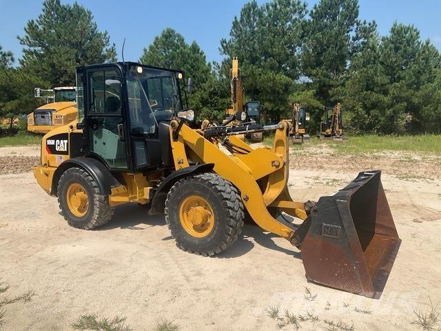 CAT 906M Pyöräkuormaajat