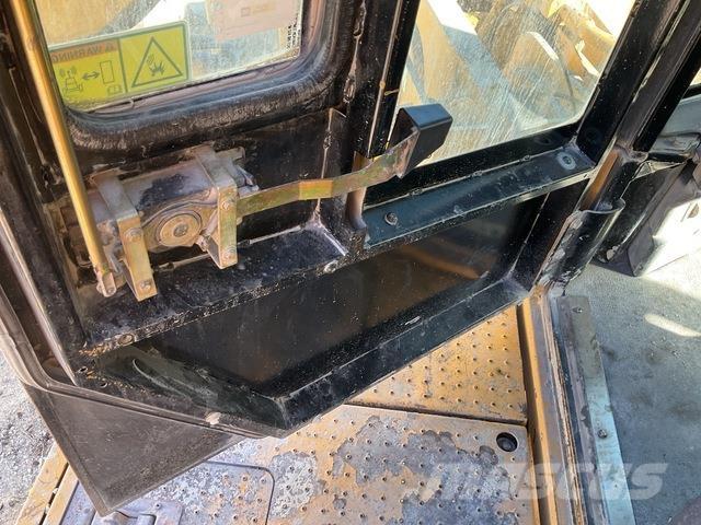 CAT 990 Pyöräkuormaajat