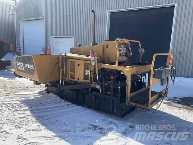 CAT AP255E Asfalttikoneet