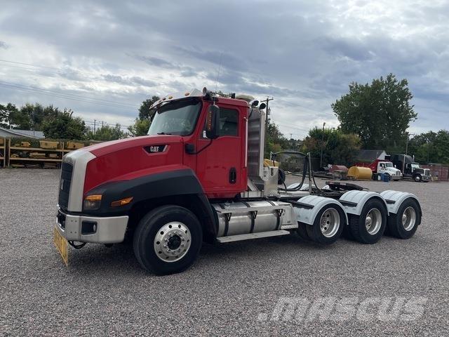 CAT CT660 Vetopöytäautot