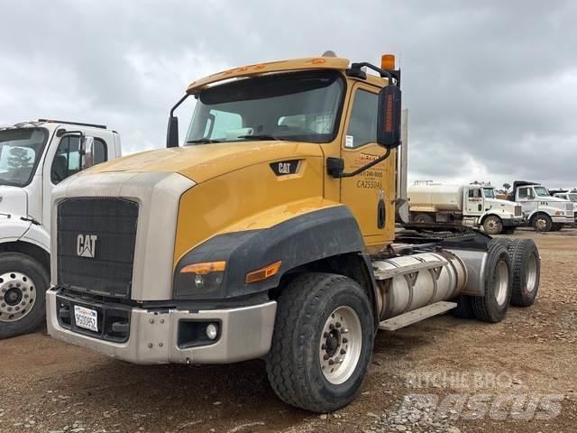 CAT CT660S Vetopöytäautot
