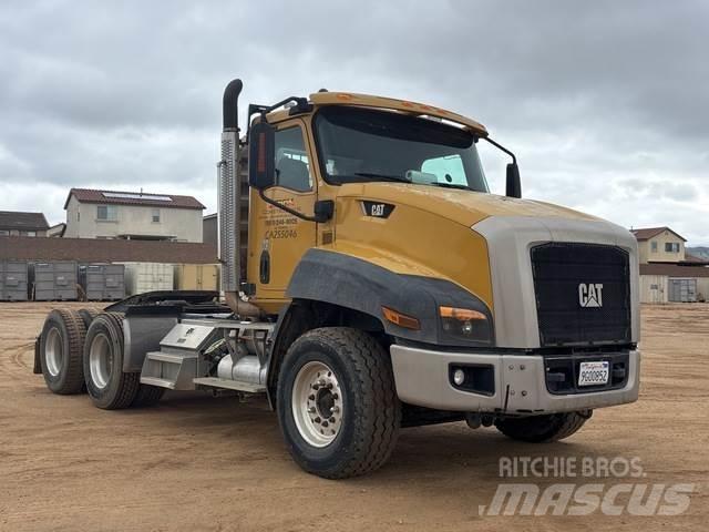 CAT CT660S Vetopöytäautot