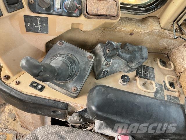 CAT D10R Telaketjupuskutraktorit