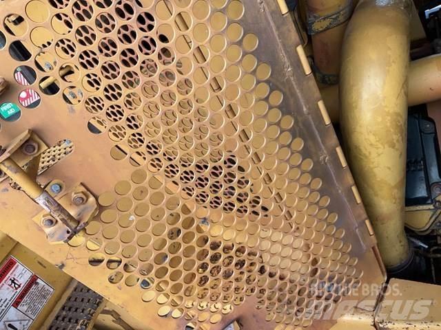 CAT D10T Telaketjupuskutraktorit