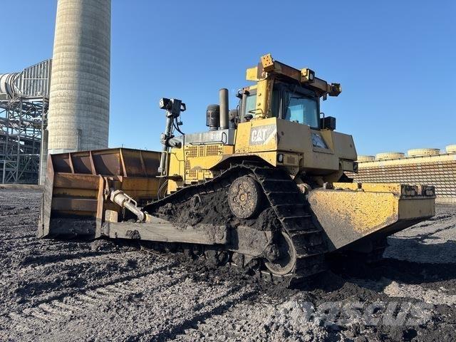 CAT D10T Telaketjupuskutraktorit