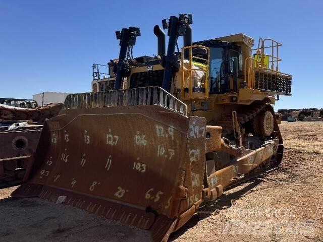 CAT D10T2 Telaketjupuskutraktorit