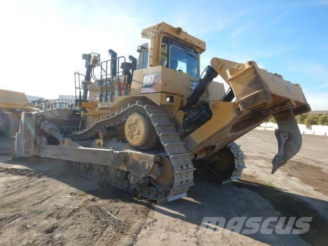 CAT D10T2 Telaketjupuskutraktorit