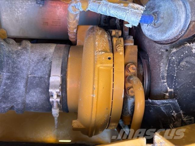 CAT D11 Telaketjupuskutraktorit