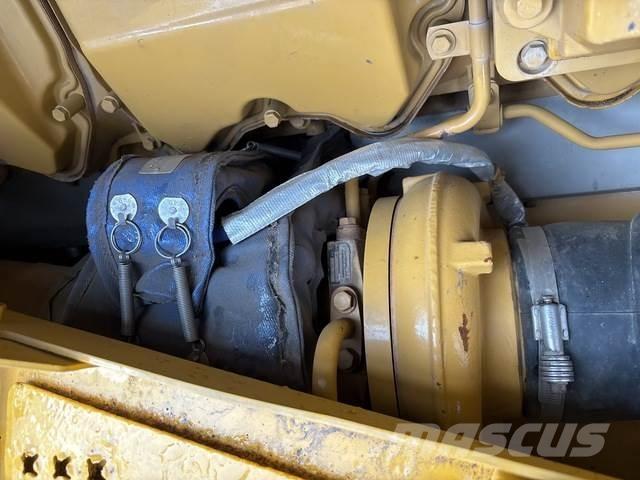 CAT D11T Telaketjupuskutraktorit