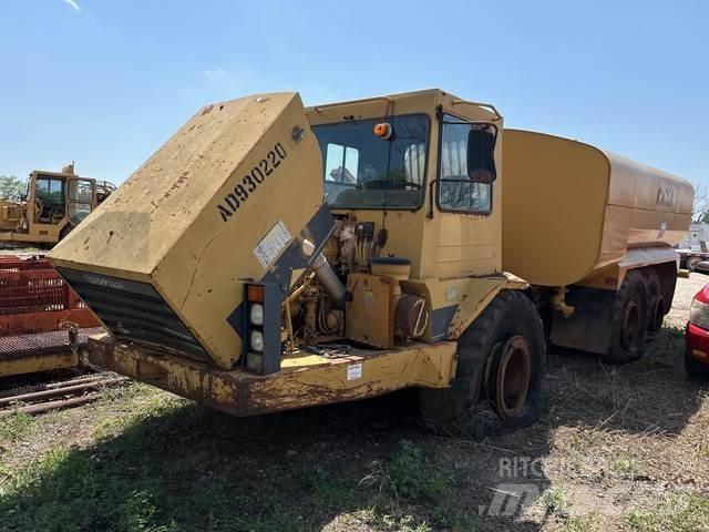 CAT D300D Vesisäiliöautot