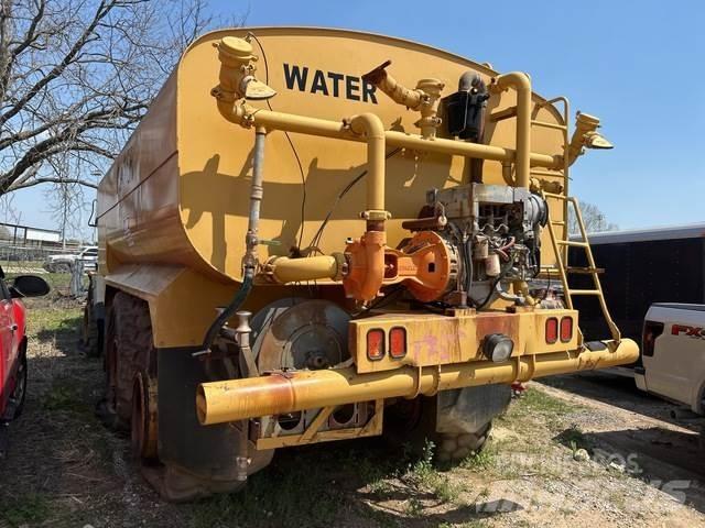 CAT D300D Vesisäiliöautot