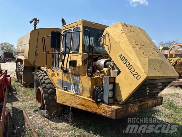 CAT D300D Vesisäiliöautot