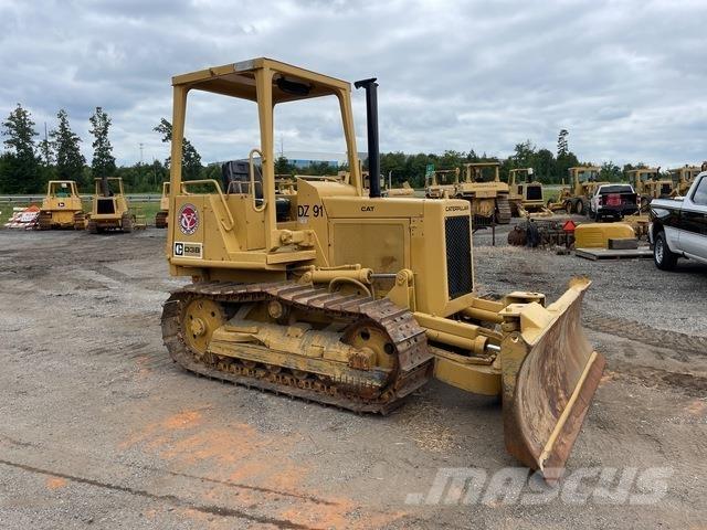 CAT D3B Telaketjupuskutraktorit