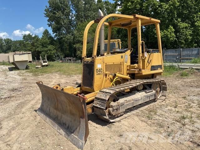 CAT D4C Telaketjupuskutraktorit