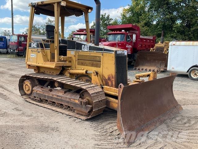 CAT D4C Telaketjupuskutraktorit