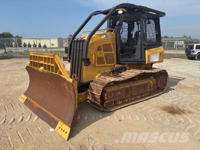 CAT D5K2 XL Telaketjupuskutraktorit