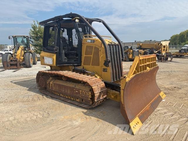 CAT D5K2 XL Telaketjupuskutraktorit