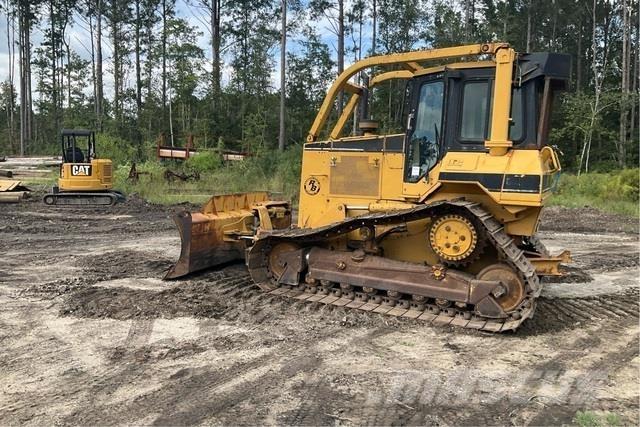 CAT D5M LGP Telaketjupuskutraktorit