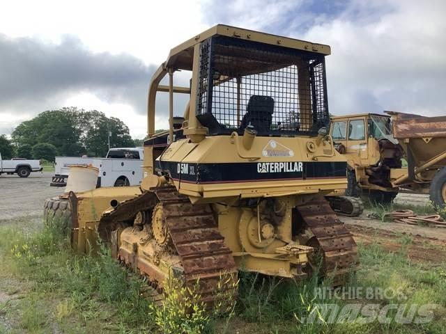 CAT D5M XL Telaketjupuskutraktorit