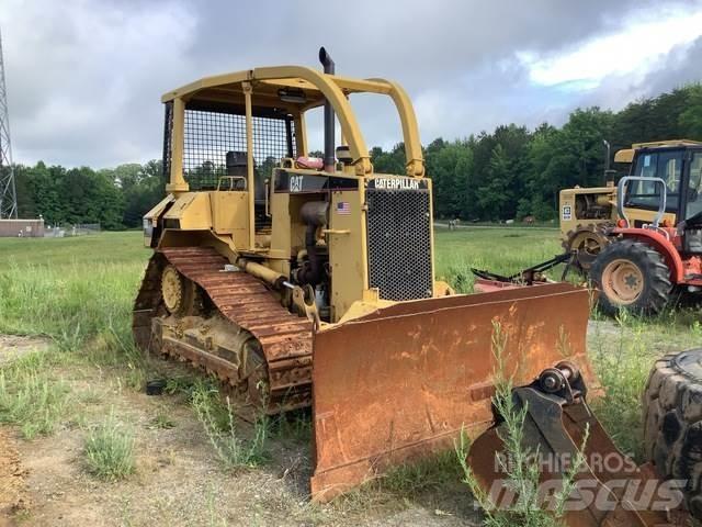 CAT D5M XL Telaketjupuskutraktorit