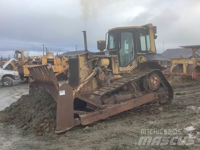 CAT D6 Telaketjupuskutraktorit