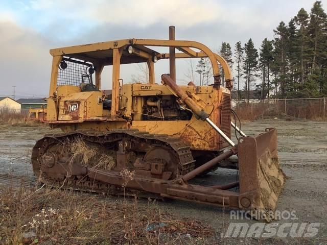 CAT D6D Telaketjupuskutraktorit