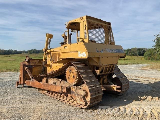 CAT D6H Telaketjupuskutraktorit