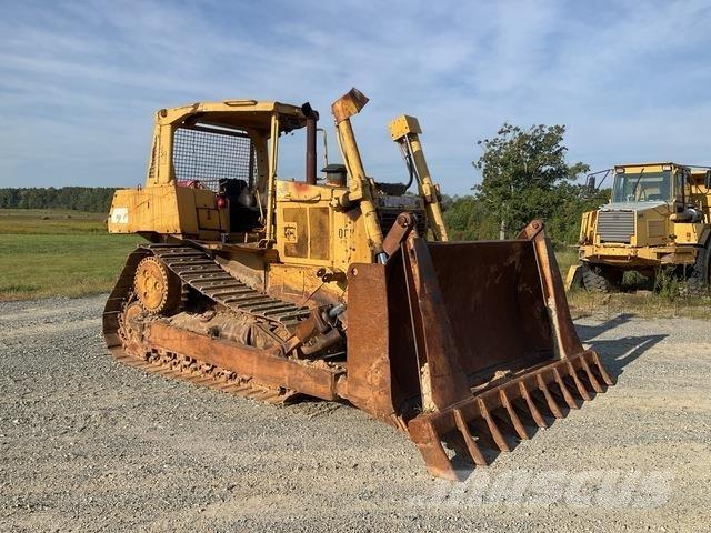 CAT D6H Telaketjupuskutraktorit