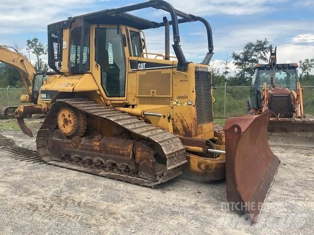 CAT D6N XL Telaketjupuskutraktorit