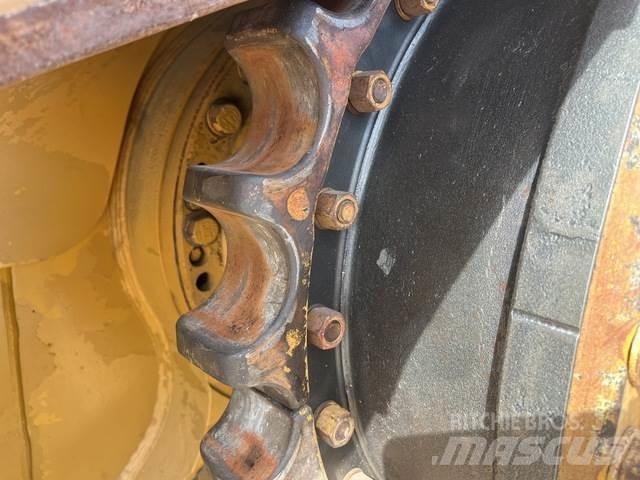 CAT D6R Telaketjupuskutraktorit