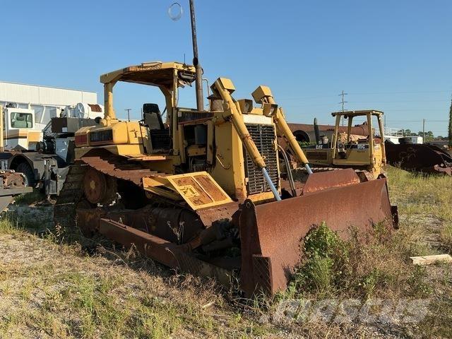CAT D6R Telaketjupuskutraktorit