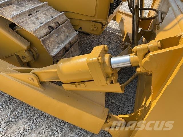 CAT D6T Telaketjupuskutraktorit