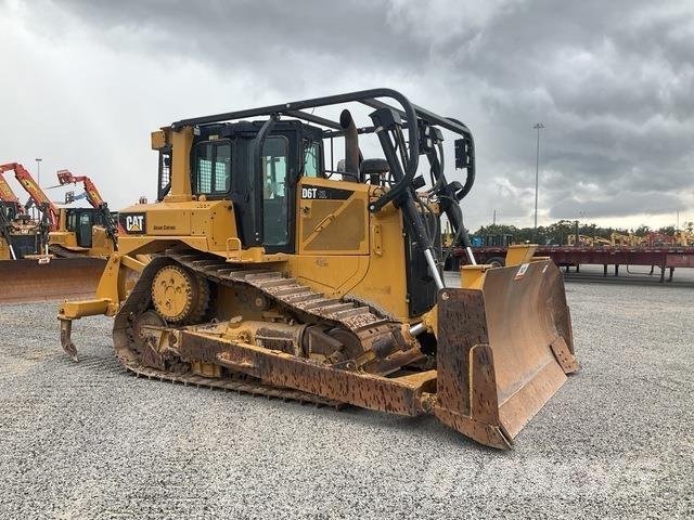 CAT D6T XL Telaketjupuskutraktorit
