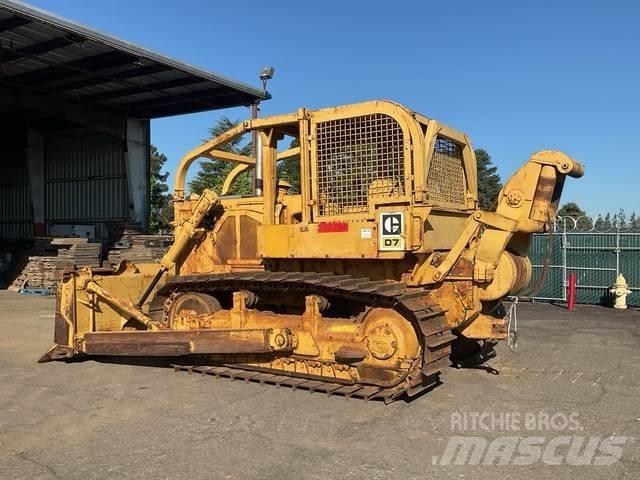 CAT D7 Telaketjupuskutraktorit