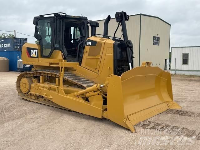 CAT D7E Telaketjupuskutraktorit