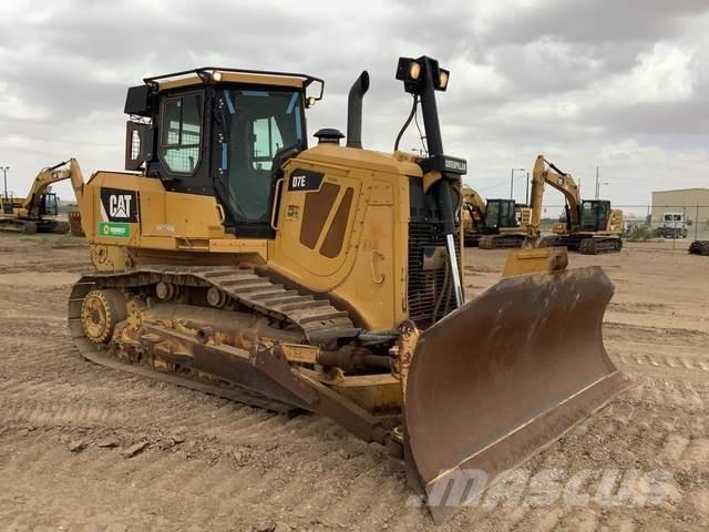 CAT D7E Telaketjupuskutraktorit