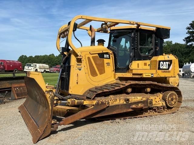 CAT D7E Telaketjupuskutraktorit