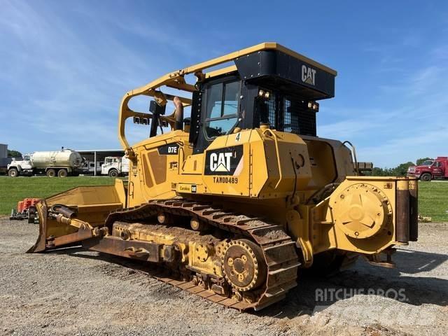 CAT D7E Telaketjupuskutraktorit