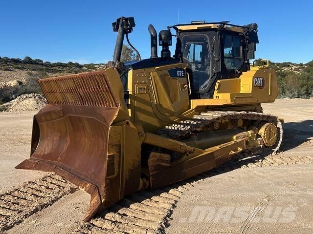 CAT D7E Telaketjupuskutraktorit